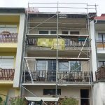 Társasház tető felújításához állványzat biztosítása